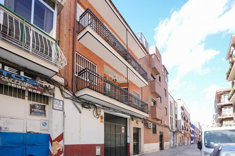 Foto 5535b7f1-3c6d-4dd6-a10c-8c3876a41ca0. Edificio en Vista Alegre Madrid