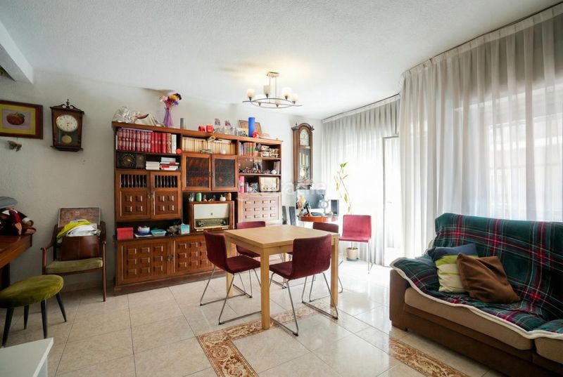 Foto 76213bc6-f9fc-4dd1-be2f-e7cfa9049e51. Edificio en Vista Alegre Madrid