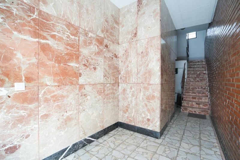 Foto bcd4e21e-e3a7-4ee3-afc2-cf800113c98c. Edificio en Vista Alegre Madrid