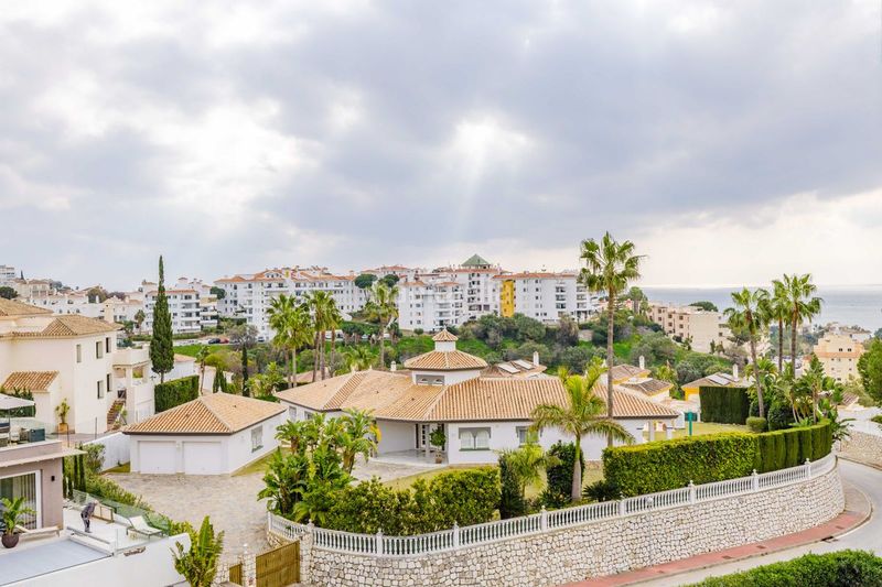 Foto e22c3a90-4102-4197-838e-d29d4279a732. Àtic amb calefacció aparcament piscina a Riviera del Sol Mijas