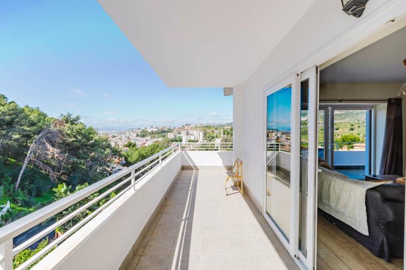 Foto 9da6f8d5-d87e-4c56-b018-f3dcc8cd0a8e. Casa amb calefacció piscina a El Candado Málaga