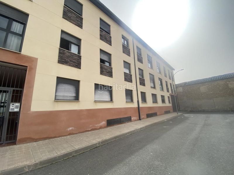 Foto 14dea371-1479-4c61-95bc-9250364a544b. Pis amb calefacció aparcament a Noblejas