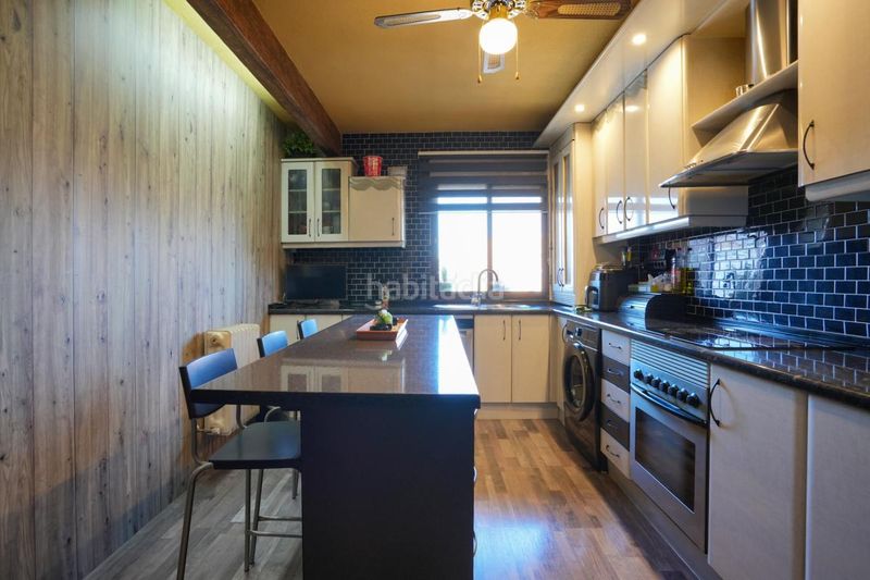 Foto b1792f3b-e369-4c12-bb9c-7734fa18d752. Dúplex amb calefacció aparcament a Montserrat-Parque Empresarial San Fernando de Henares