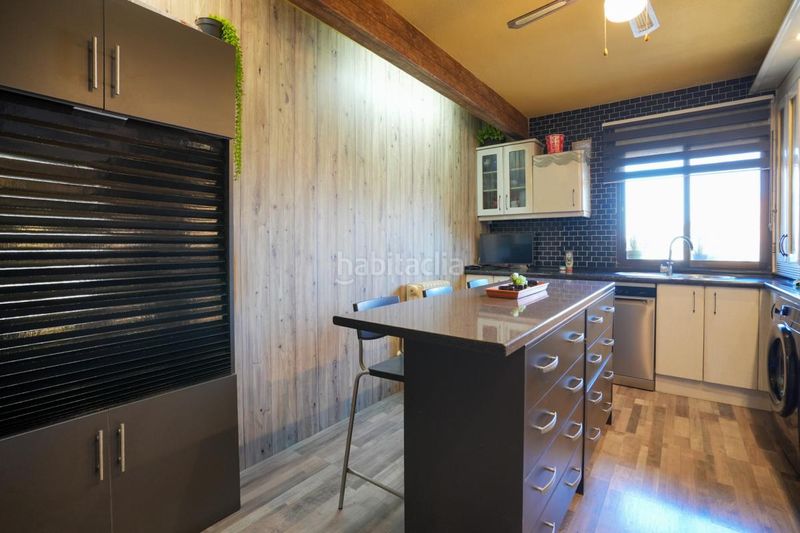 Foto c8cc9a32-5da0-4779-9e2b-fe7aaeba6760. Dúplex amb calefacció aparcament a Montserrat-Parque Empresarial San Fernando de Henares