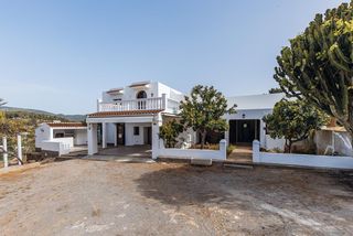 Rent Country house  Carrer de la vénda de cala mastella