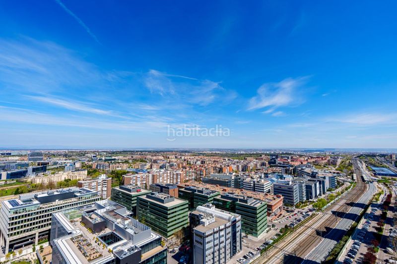 Foto 08854942-7080-4385-abd2-a50470d5d8b0. Pis amb calefacció aparcament piscina a Virgen del Cortijo-Manoteras Madrid