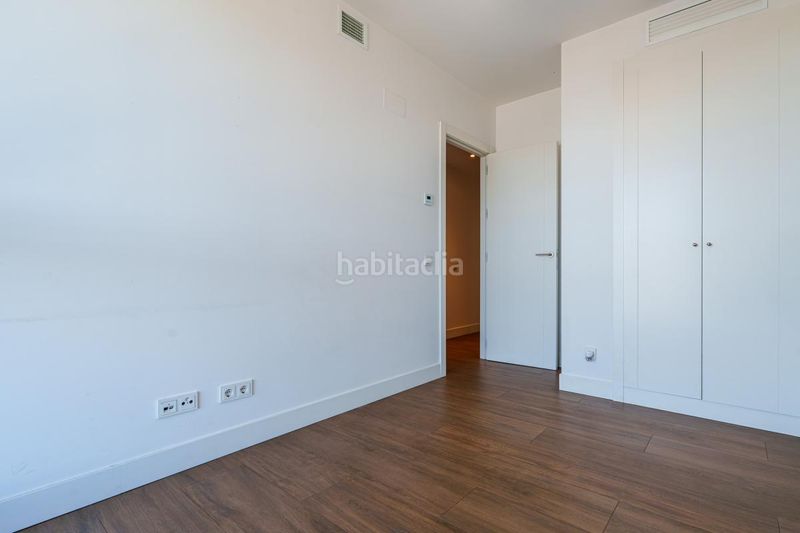 Foto 0ecb0b6a-3f0e-437d-bf7d-5cb04623b80c. Pis amb calefacció aparcament piscina a Virgen del Cortijo-Manoteras Madrid