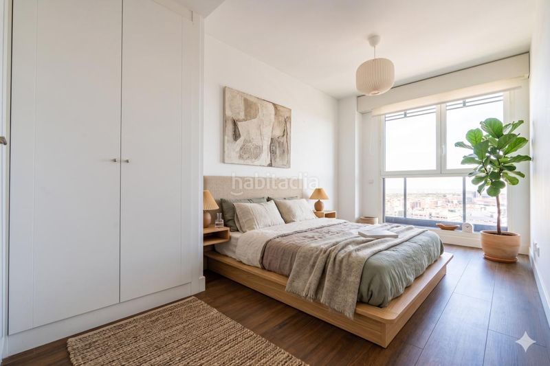 Foto 4f8a6b5d-3be0-46c9-9aa2-a90052478f6c. Pis amb calefacció aparcament piscina a Virgen del Cortijo-Manoteras Madrid