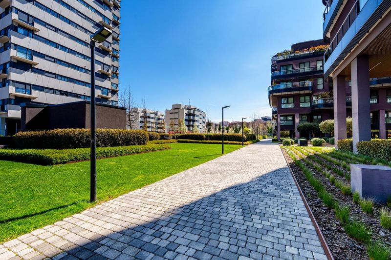 Foto 5a3cd8ce-eff8-4cb6-a483-69770b1e2da8. Pis amb calefacció aparcament piscina a Virgen del Cortijo-Manoteras Madrid