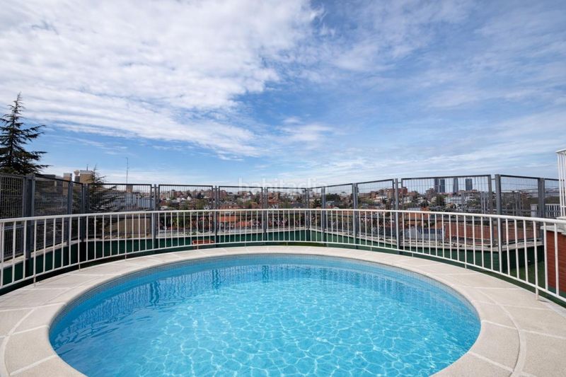 Foto d3320d86-83c8-482e-a654-de214b75c3c2. Pis amb calefacció aparcament piscina a Hispanoamérica-Bernabéu Madrid