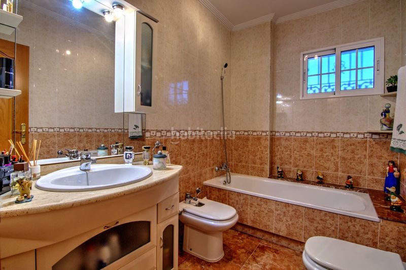 Foto ab8e989e-25e0-474b-a1e0-ad98ffd0d4a3. Casa adossada amb calefacció aparcament a Benferri