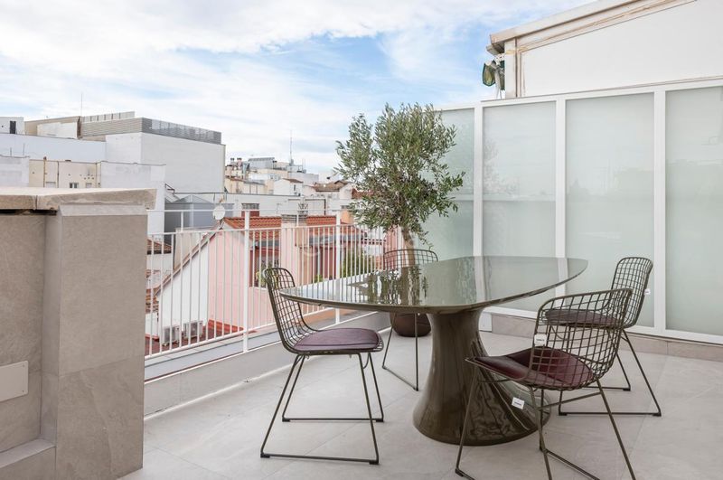 Foto 2216588b-556c-44b7-b26e-c96b3ec6f493. Àtic amb calefacció a Trafalgar Madrid