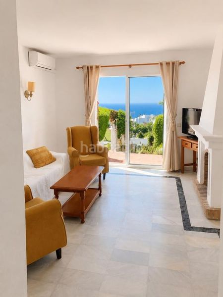 Foto a73ba931-eea5-4f88-a42c-d161d8bd33ae. Casa adossada amb calefacció piscina a Capistrano Nerja