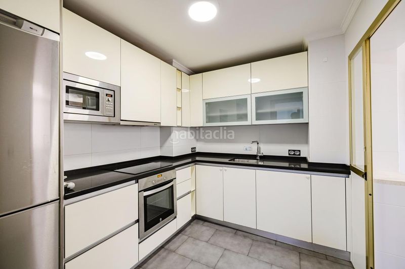 Foto bc684f3b-e7df-4237-9fd1-9a08db0180ea. Pis amb calefacció aparcament piscina a Puerta Blanca Málaga