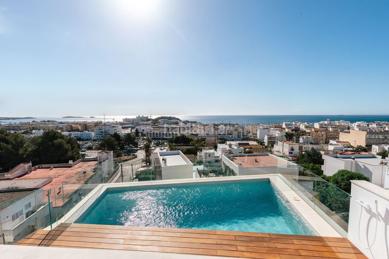 Foto 1f0f40b2-ca8b-42a4-b585-2f9a44007406. Casa amb calefacció aparcament piscina a Santa Eulària des riu Santa Eulària