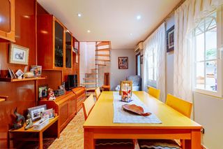 Zweistöckige Wohnung  C. san josé de calasanz