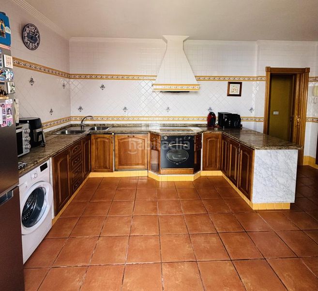 Foto 1c9a3a09-3549-4e4b-ba64-f46b583494ae. Casa adossada amb calefacció aparcament a Algaba (La)