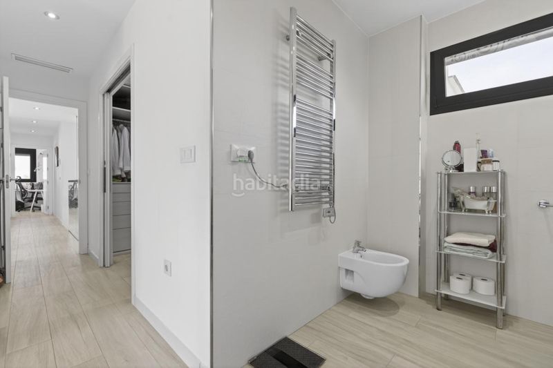 Foto 085f952c-5063-42e6-9073-fda37b5bb4f1. Casa en calle don alonso quijano 18 en Zona Universitaria Bormujos