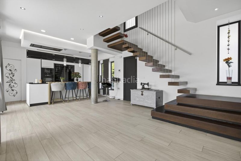 Foto 6356363b-d79f-4c43-a6db-cb9a36643800. Casa en calle don alonso quijano 18 en Zona Universitaria Bormujos