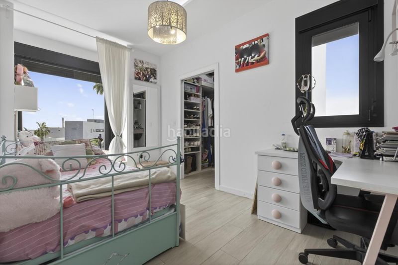 Foto 86c34d3f-9b09-4aff-a89a-10083bc34190. Casa en calle don alonso quijano 18 en Zona Universitaria Bormujos