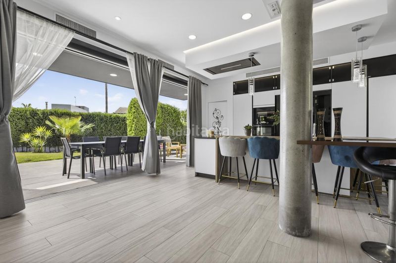 Foto def29075-c8e6-4cd8-bd02-6afba08544b0. Casa en calle don alonso quijano 18 en Zona Universitaria Bormujos