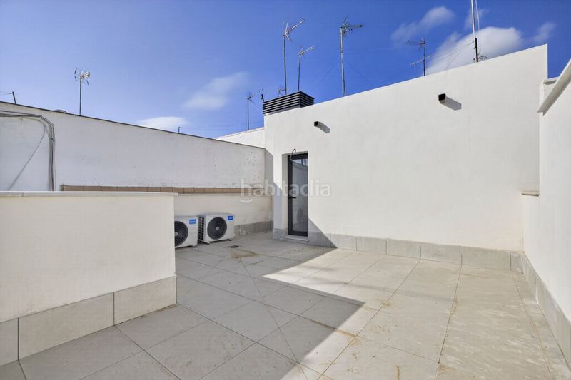 Foto 794a946f-bc3b-4c79-8763-141a5fd6e3a3. Pis amb calefacció piscina a Triana Casco Antiguo Sevilla