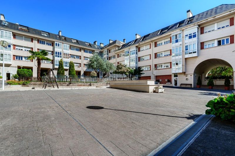 Foto 068640f7-3c8e-4988-86f8-354393bb8f66. Pis amb calefacció aparcament piscina a Corralejos-Campo de las Naciones Madrid