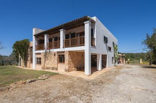 House  Diseminado sa bassa roja