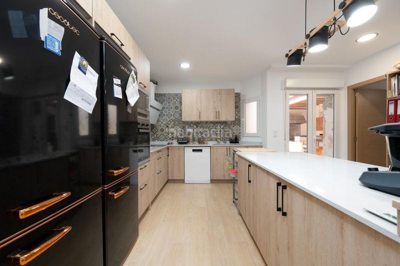 Foto 1e7886fa-10fc-47b0-9424-90e3aaa0f3de. Casa adossada amb calefacció a Centro Mutxamel