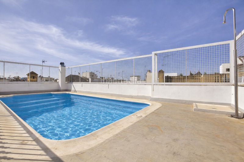 Foto cad9483f-4078-4b25-aa04-1edeb935de80. Dúplex amb calefacció piscina a San Bartolomé Sevilla