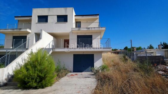 Foto f8863878-aaa5-4b28-b856-b20516c46139. Casa amb calefacció a Las Pedrizas Chiva