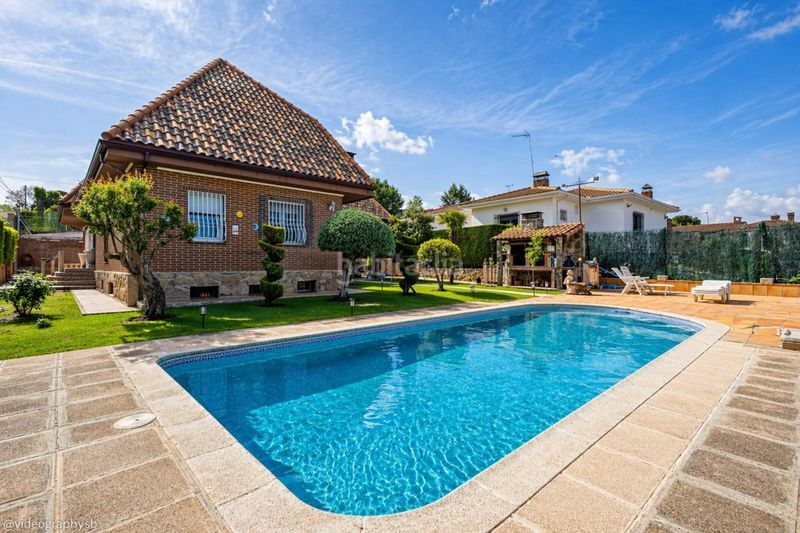 Foto 4da3bfba-cc0b-4fd7-b55d-f3694e3e8921. Casa amb calefacció aparcament piscina a Parque Coimbra Móstoles