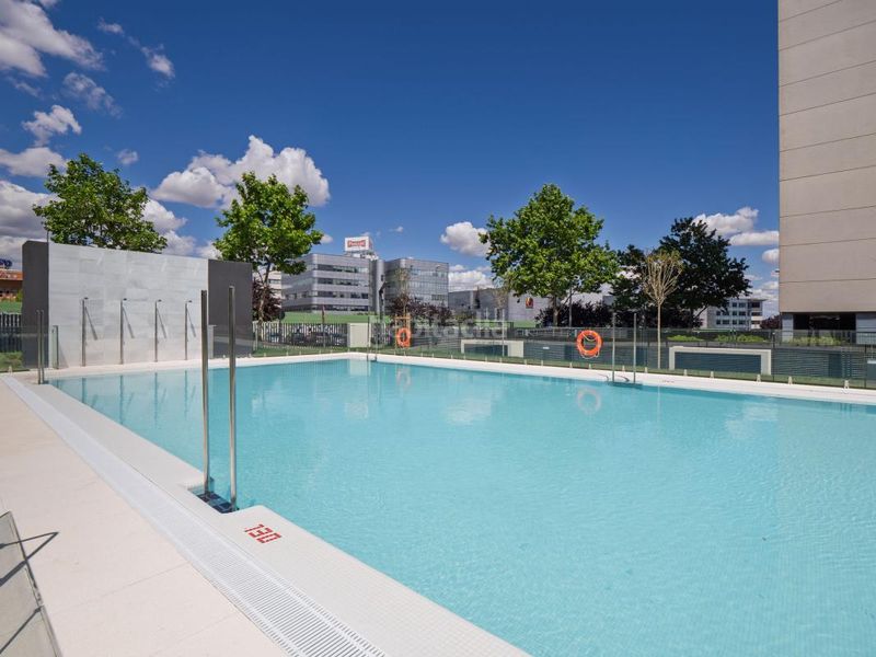 Foto d36e8572-f81b-42d3-b5c5-26ae1d59ffd7. Pis amb calefacció aparcament piscina a Virgen del Cortijo-Manoteras Madrid