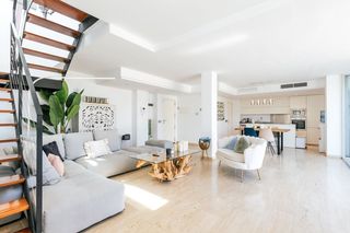 Zweistöckige Wohnung in Marina Botafoc-Talamanca
