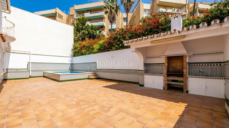 Foto 0a2ceb42-6ccb-4550-a39d-edd876b405de. Casa adossada amb calefacció aparcament piscina a Málaga