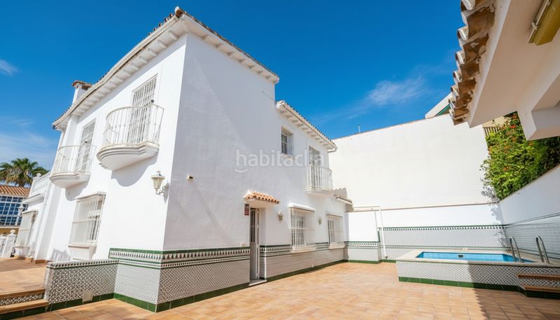 Foto e55d4fce-f85b-4bbf-9715-bedc50023f67. Casa adossada amb calefacció aparcament piscina a Málaga