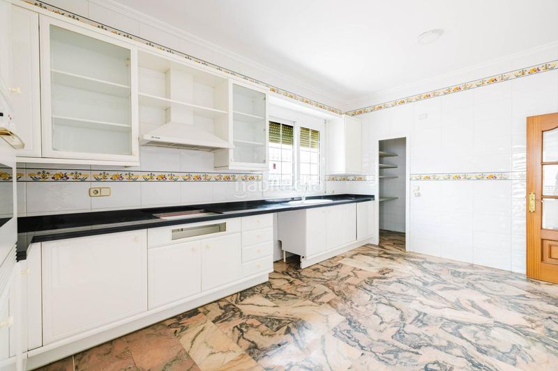 Foto eb40b899-a3af-4085-adeb-edf0d3750604. Casa adossada amb calefacció aparcament piscina a Málaga
