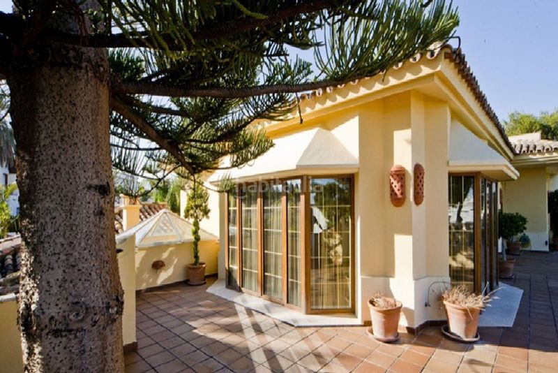 Foto 59e0246a-066f-4c6e-9c4f-8d5481ea3c96. Casa amb calefacció aparcament piscina a Nueva Andalucía centro Marbella