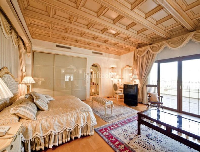 Foto 99dc0da5-835d-48c9-b29d-7999a00d5bdd. Casa amb calefacció aparcament piscina a Nueva Andalucía centro Marbella