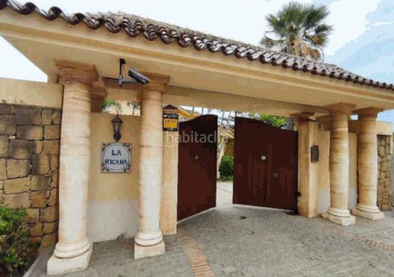 Foto b8763130-8444-4f21-9a05-daa45fb91b5a. Casa amb calefacció aparcament piscina a Nueva Andalucía centro Marbella