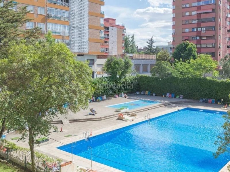 Foto f4076252-8dbb-4362-9dae-a543c43eb040. Pis amb calefacció aparcament piscina a Colina Madrid