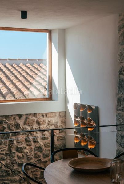 Foto 71dc6f78-652a-41d0-a90d-4755cbce9dd9. Casa adossada amb calefacció aparcament a Dalt Vila-La Marina Ibiza