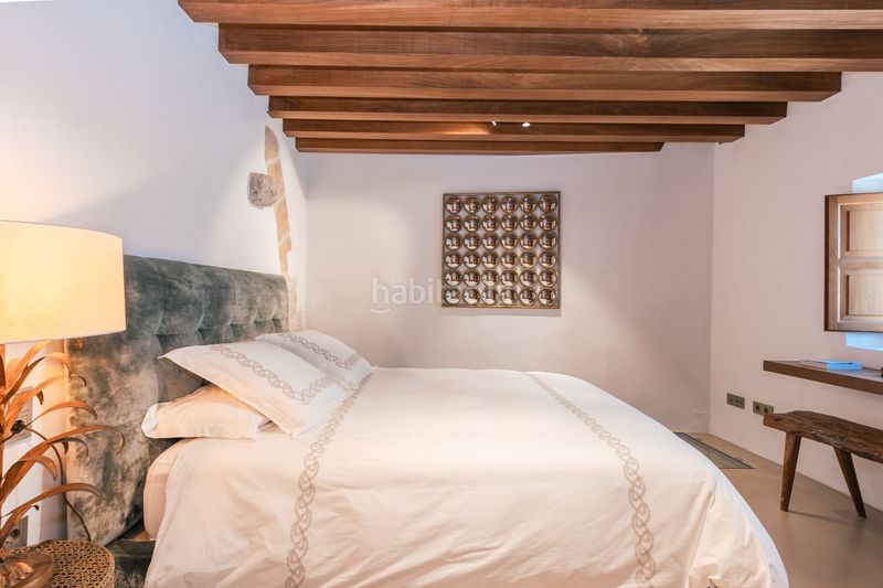 Foto 8649d8a9-a5be-43df-beba-ed8bb7a0949a. Casa adossada amb calefacció aparcament a Dalt Vila-La Marina Ibiza