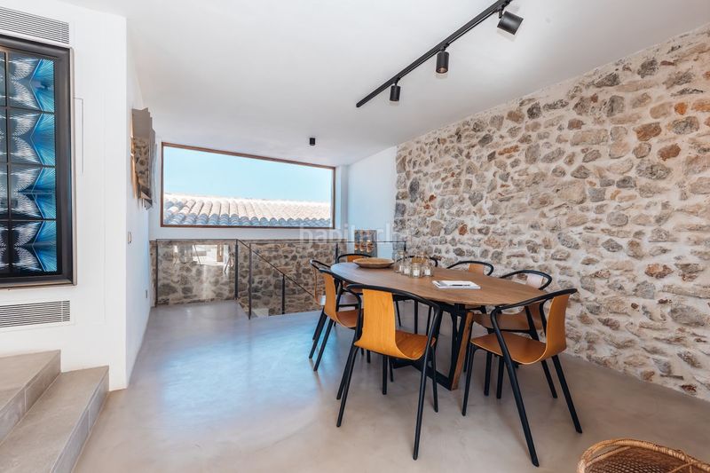 Foto 881bc7a9-3fa1-434a-8e4a-5c89eaa703a6. Casa adossada amb calefacció aparcament a Dalt Vila-La Marina Ibiza