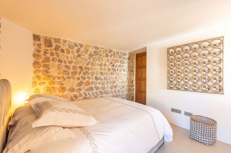Foto 9832278e-a80d-4a26-9570-475ade9b83bc. Casa adossada amb calefacció aparcament a Dalt Vila-La Marina Ibiza