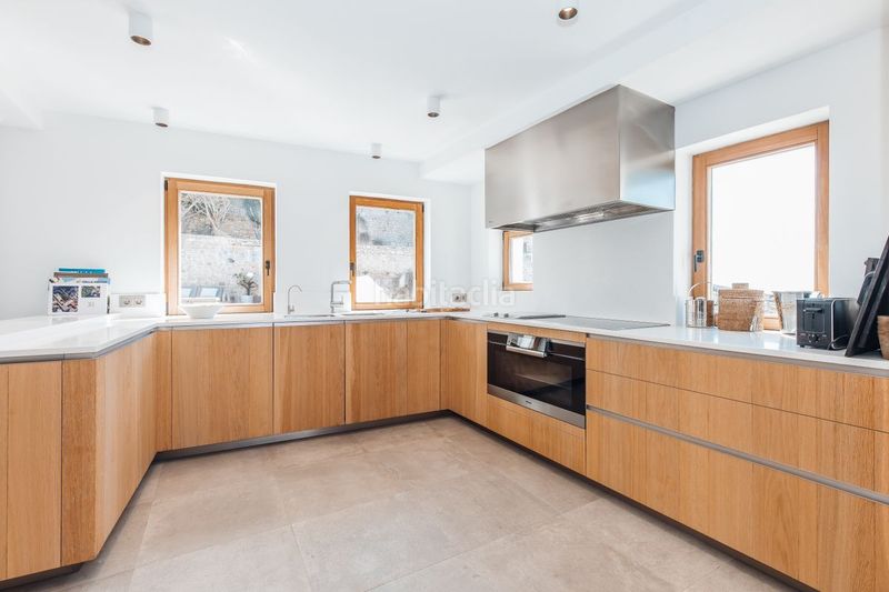 Foto def9c72d-5200-41e1-95da-8696251b9dcd. Casa adossada amb calefacció aparcament a Dalt Vila-La Marina Ibiza