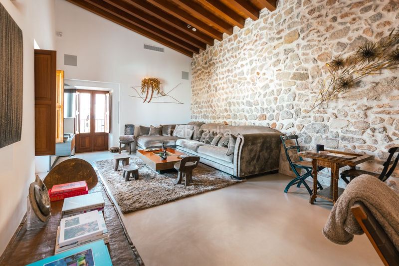 Foto e7413dce-6dc2-4673-a777-20e2f0f32871. Casa adossada amb calefacció aparcament a Dalt Vila-La Marina Ibiza