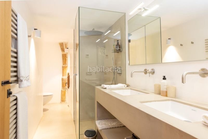 Foto f5b3f731-5f9c-47ee-9f6f-6b5195a5e70c. Casa adossada amb calefacció aparcament a Dalt Vila-La Marina Ibiza