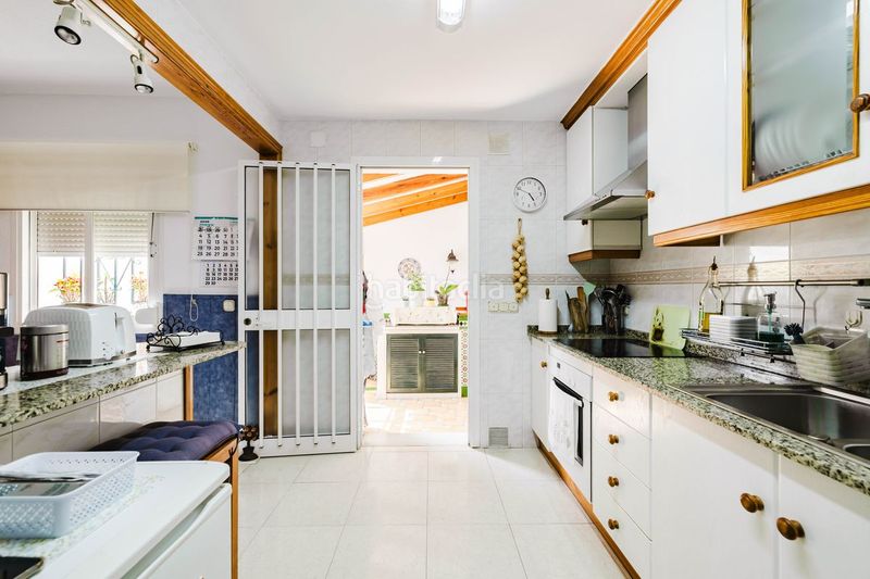 Foto b1bd2be8-09de-4a9d-b4fd-fd039e7f237c. Casa adossada amb calefacció aparcament a Centro Mijas
