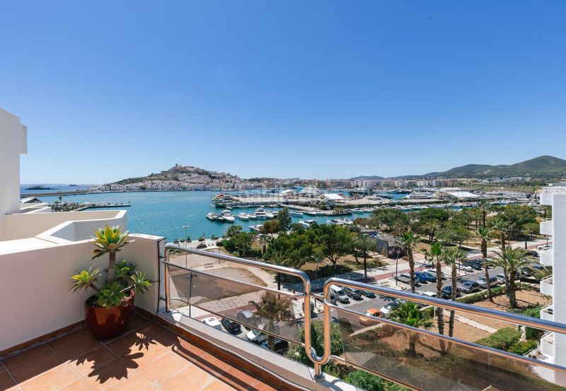 Foto b502bfc9-62b7-49d6-b223-b66b2d897af3. Àtic amb calefacció a Marina Botafoc-Talamanca Ibiza